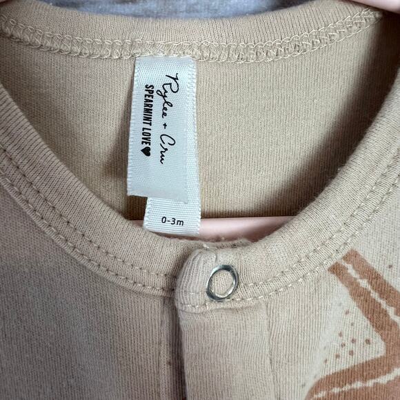 Rylee + Cru Baby Footed Pajamas Romper‎ Beige Starfish Print 0-3 Months - Picture 3 of 3